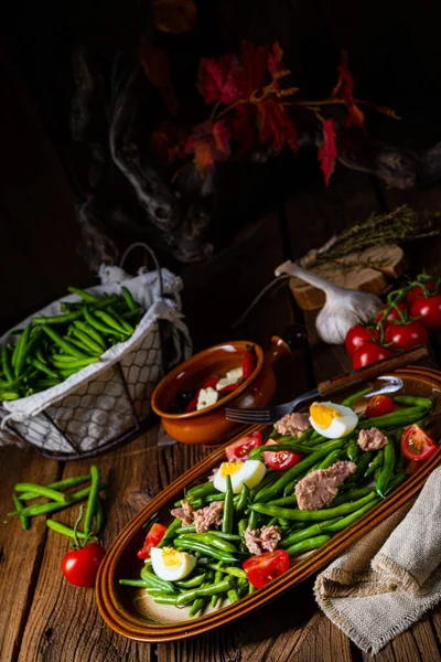 Salada Feijão Verde Rústico Com Ovo Atum — Fotografia de Stock