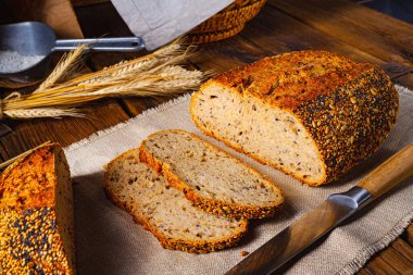 Keten tohumu ekmeği, haşhaş tohumu ve susam karışımı.