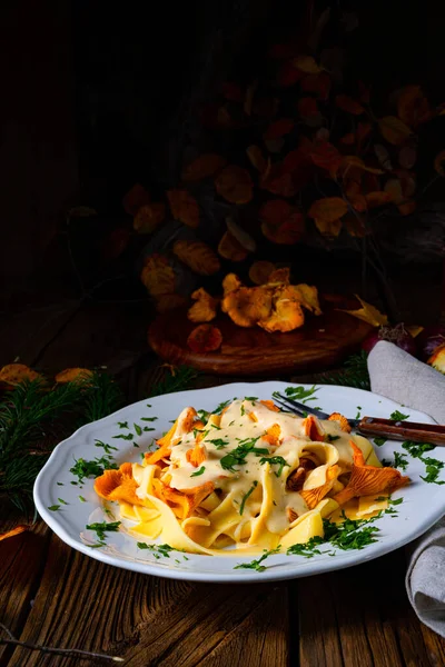 Tagliatelle Con Rebozuelos Frescos Salsa Champiñones —  Fotos de Stock