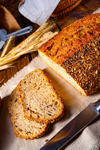 Chleb Lniany Makiem Mieszanką Sezamu — Zdjęcie stockowe