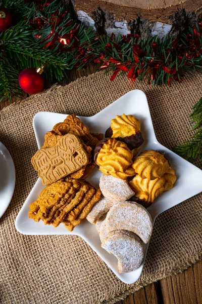 Diferentes Tipos Biscoitos Com Decorações Rústicas Natal — Fotografia de Stock