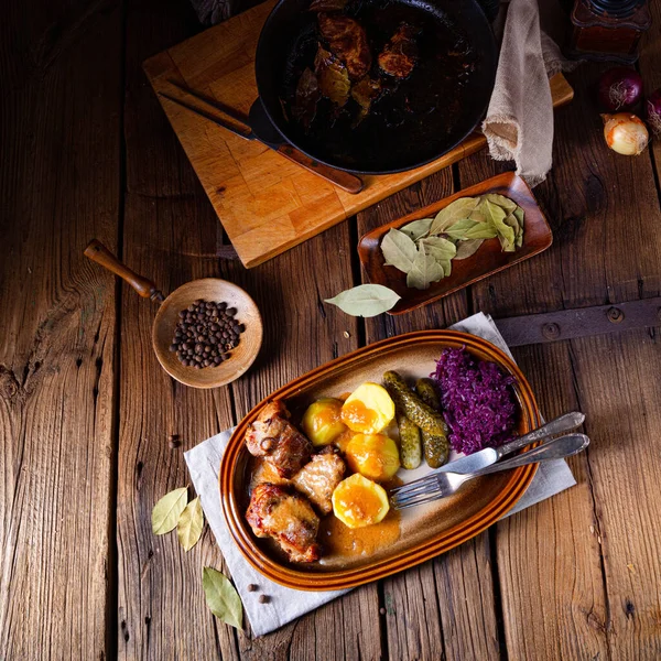 Rustic Snirtjebraten Red Cabbage Cucumber — Stock Photo, Image