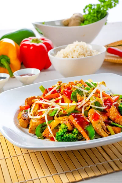 Süß Saures Huhn Mit Reis Und Gemüse — Stockfoto