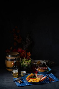 Lezzetli yeşil lahana ve Pinkel sosisi