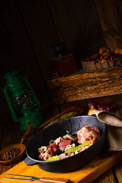 Rauw Oost Fries Snirtje Geroosterd Met Specerijen — Stockfoto