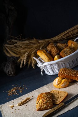 Lezzetli ve gevrek kahvaltı börekleri.