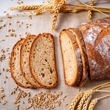 Lezzetli karışık çavdar ekmeği, ayrıca gri ekmek olarak da bilinir.