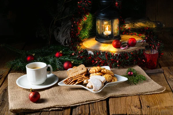 Verschillende Soorten Koekjes Met Rustieke Kerstversiering — Stockfoto