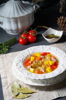 Kapusniak Lezzetli Polonya lahana turşusu çorbası