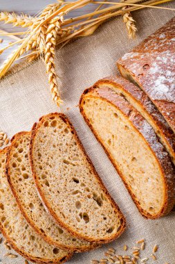 Lezzetli karışık çavdar ekmeği, ayrıca gri ekmek olarak da bilinir.