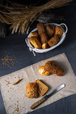 Lezzetli ve gevrek kahvaltı börekleri.