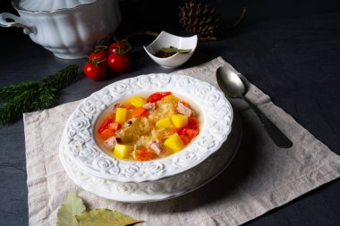 Kapusniak Lezzetli Polonya lahana turşusu çorbası