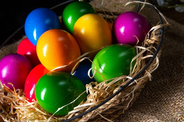 Coloridos Huevos Pascua Una Decoración Atmosférica —  Fotos de Stock