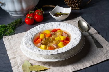 Kapusniak Lezzetli Polonya lahana turşusu çorbası