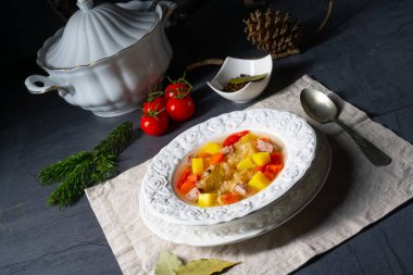 Kapusniak Lezzetli Polonya lahana turşusu çorbası