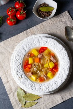 Kapusniak Lezzetli Polonya lahana turşusu çorbası