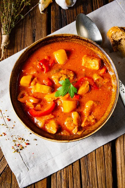 Rustieke Hongaarse Goulash Soep Met Paprika — Stockfoto