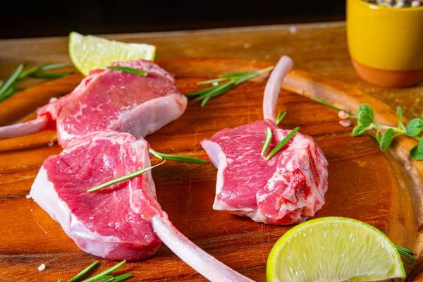 Raw Fresh Lamb Chops Wooden Cutting Board — Stock fotografie