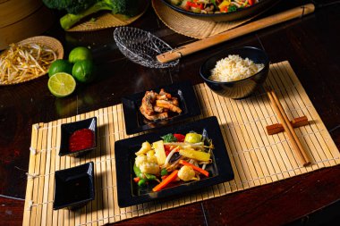 Tavadan kızarmış sebze ve bol yağda kızartılmış et.