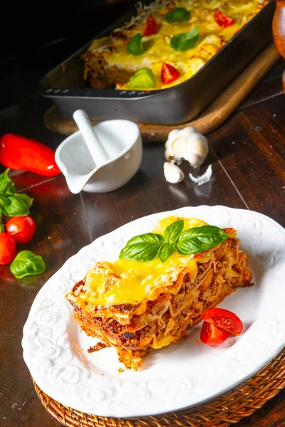 Deliciosa Lasanha Com Molho Bolonhesa Bechamel — Fotografia de Stock