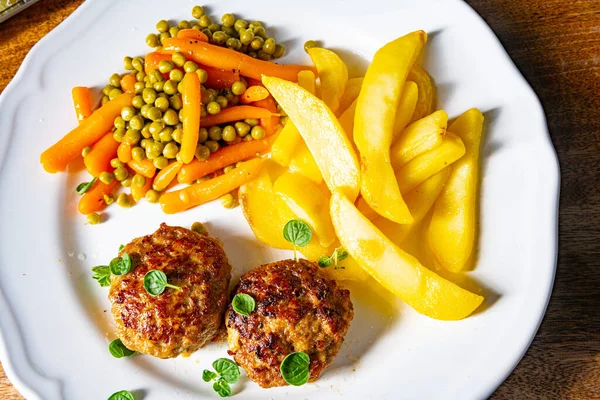 Boulettes Viande Maison Avec Frites Légumes — Photo