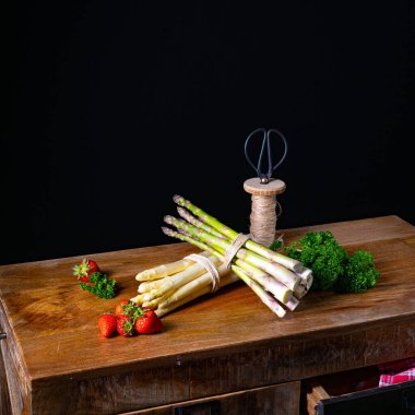 Masada yeşil ve beyaz kuşkonmaz