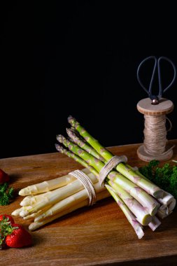 Masada yeşil ve beyaz kuşkonmaz