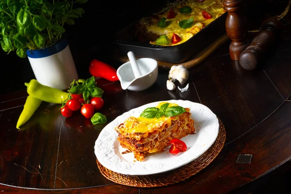 Köstliche Lasagne Mit Bolognese Und Bechamelsauce — Stockfoto