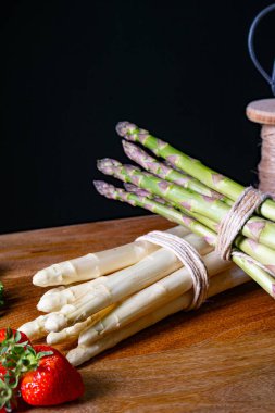 Masada yeşil ve beyaz kuşkonmaz