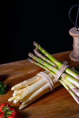 Masada yeşil ve beyaz kuşkonmaz