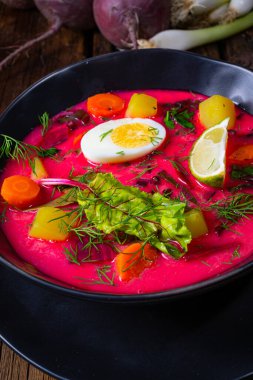 Botwinka Polonya bahar pancar çorbası