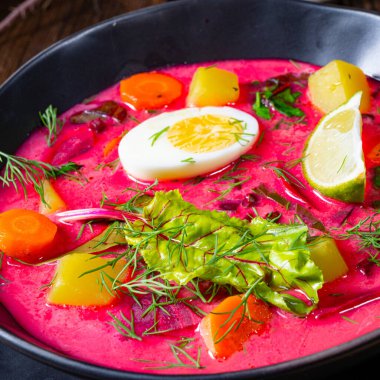 Botwinka Polonya bahar pancar çorbası