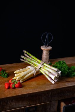 Masada yeşil ve beyaz kuşkonmaz