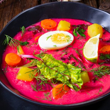 Botwinka Polonya bahar pancar çorbası