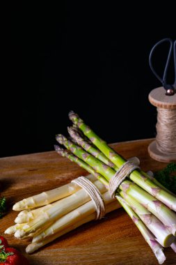 Masada yeşil ve beyaz kuşkonmaz