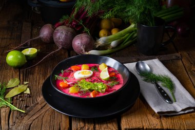 Botwinka Polonya bahar pancar çorbası