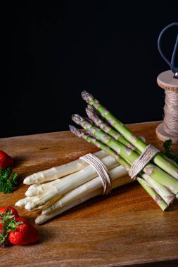 Masada yeşil ve beyaz kuşkonmaz