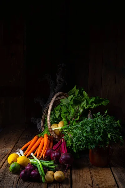 Καλάθι Διάφορα Λαχανικά Παντζάρια Και Καρότο — Φωτογραφία Αρχείου