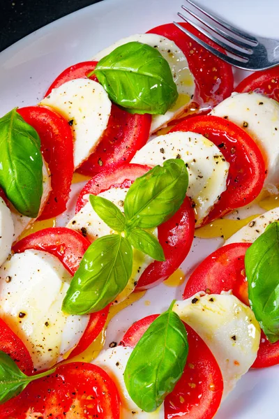 Tomate Com Mussarela Manjericão — Fotografia de Stock