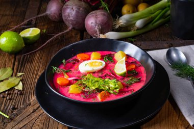 Botwinka Polonya bahar pancar çorbası