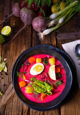 Botwinka Polonya bahar pancar çorbası