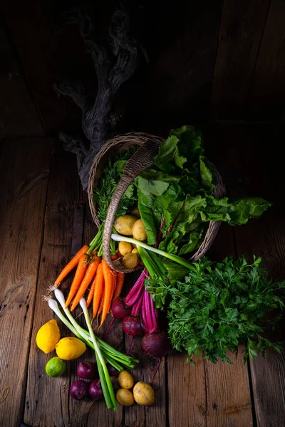 Καλάθι Διάφορα Λαχανικά Παντζάρια Και Καρότο — Φωτογραφία Αρχείου