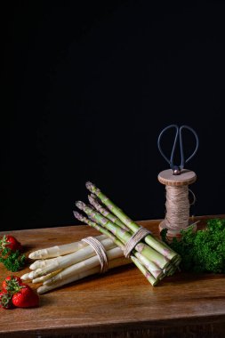 Masada yeşil ve beyaz kuşkonmaz