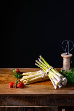 Masada yeşil ve beyaz kuşkonmaz