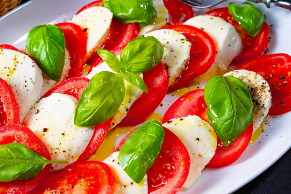 Tomate Com Mussarela Manjericão — Fotografia de Stock