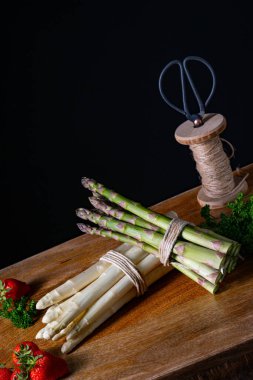 Masada yeşil ve beyaz kuşkonmaz