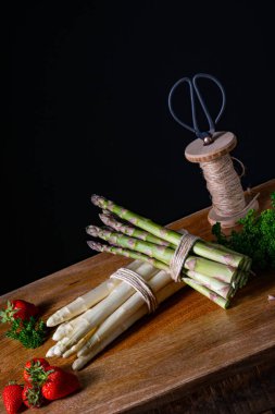 Masada yeşil ve beyaz kuşkonmaz