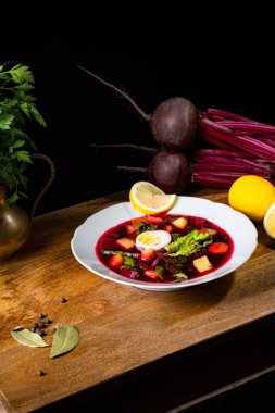 Polonya pancar çorbası (botwinka)