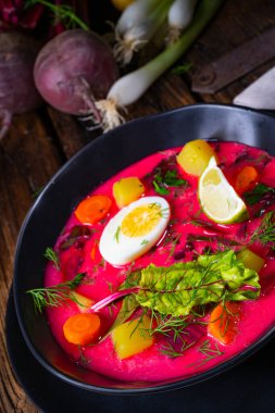 Botwinka Polonya bahar pancar çorbası