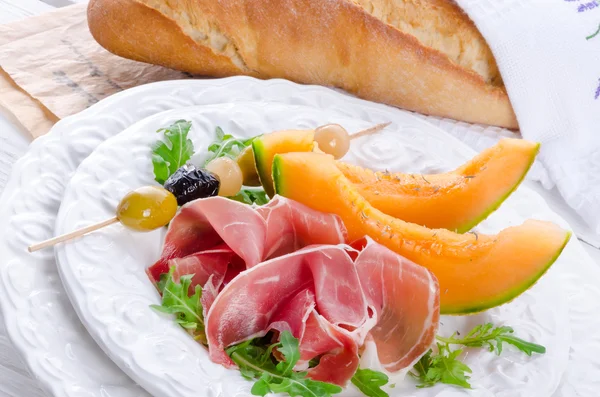 Ham with melon and olives — Stock Photo, Image